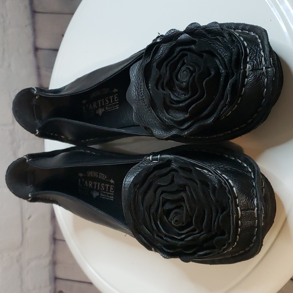 L'Artiste Dezi Leather Loafer Slip-on